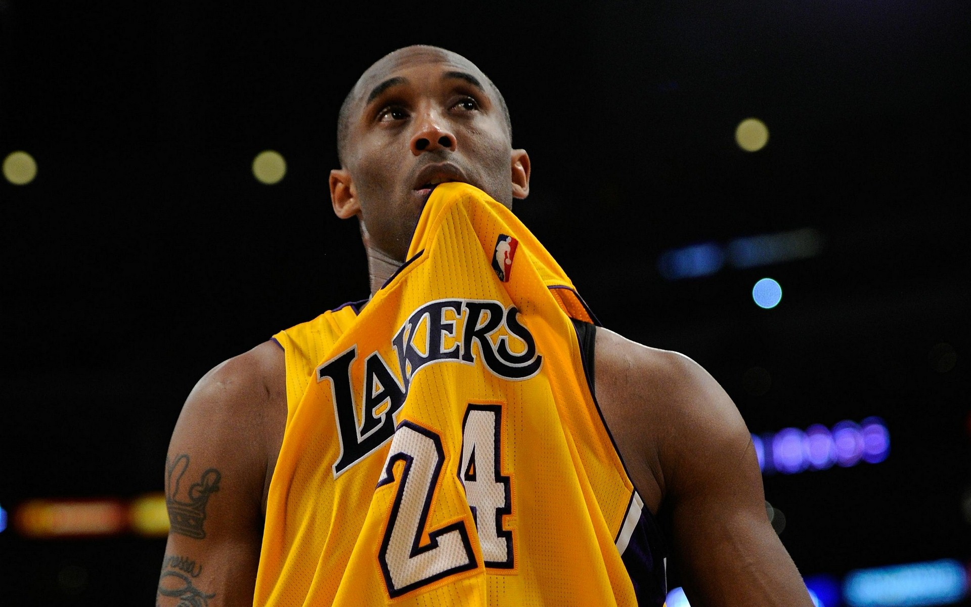 微肩部假动 微肩部假动